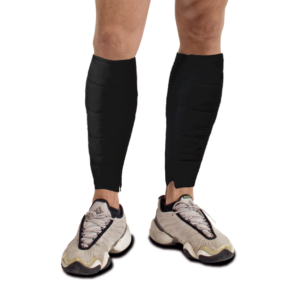 Men's legs show calf cooler SX3 from E.COOLINE dressed