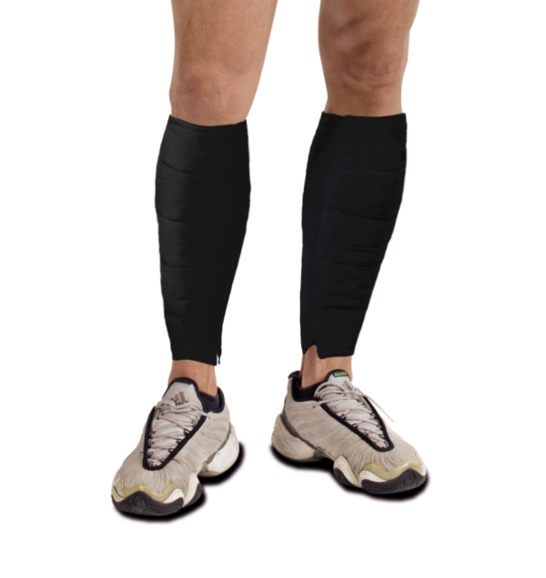 Men's legs show calf cooler SX3 from E.COOLINE dressed