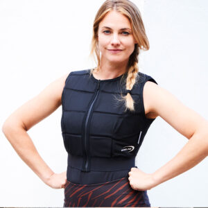 Woman wears SX3 cooling vest from E.COOLINE and puts her hands on her hips