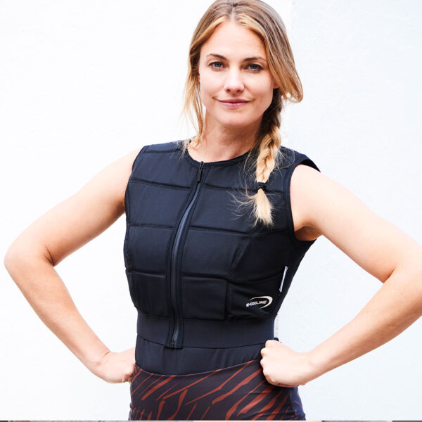 Woman wears SX3 cooling vest from E.COOLINE and puts her hands on her hips