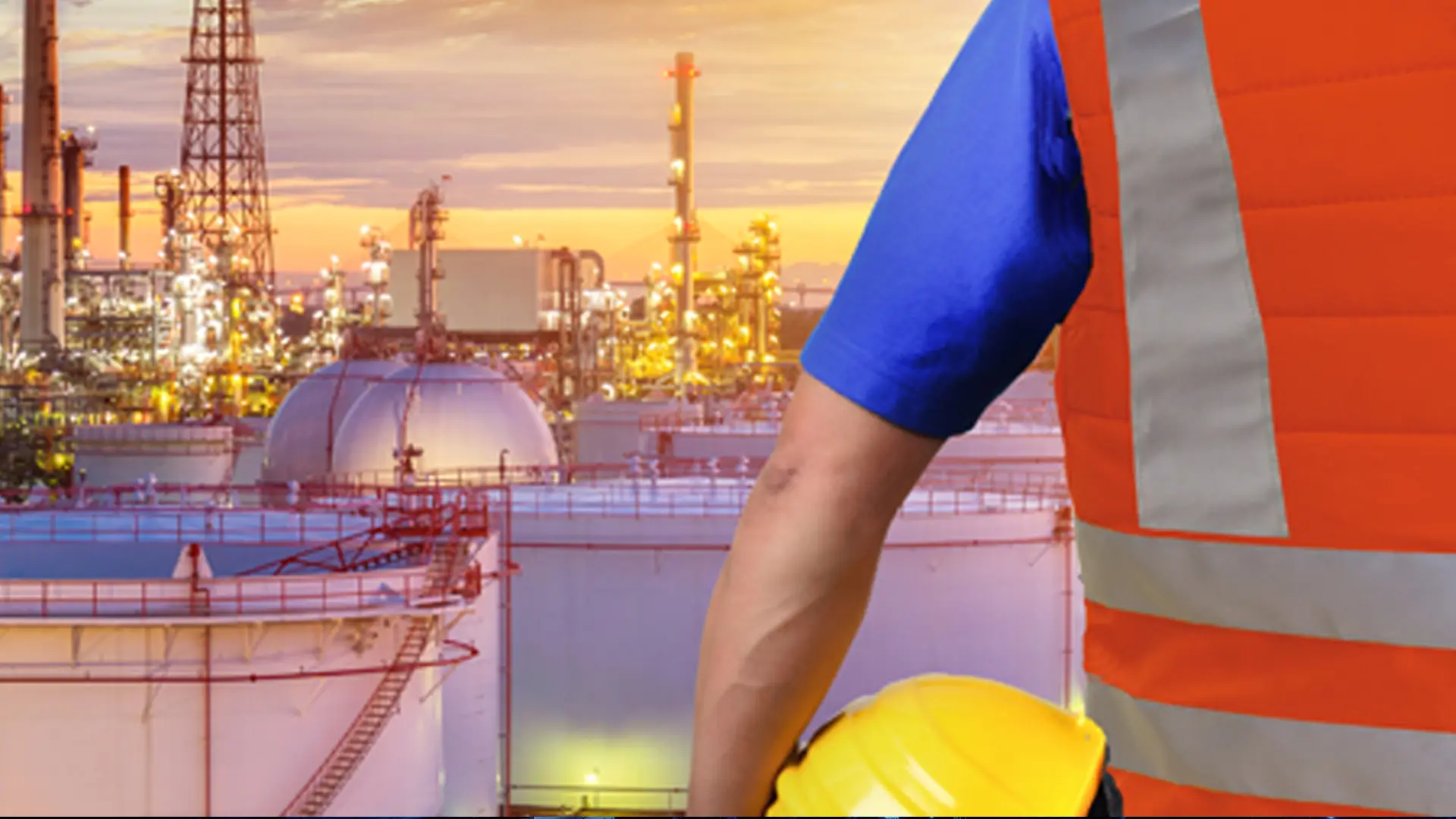 Chemiearbeiter mit E.COOLINE Powersignalweste SX3 (Rückenansicht vür Chemiepark