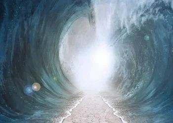 Wasser türmt sich links und rechts, es entsteht ein Tunnel - Banner für "Facts und News" zum Thema Kühlung
